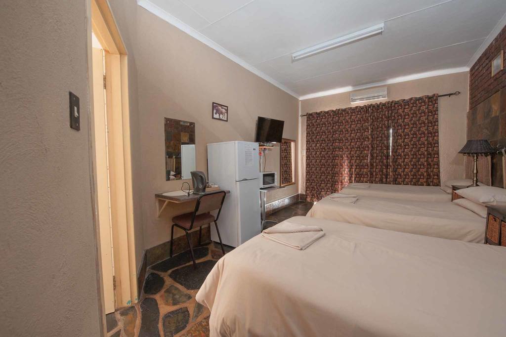 Ingwe Guesthouse Mbombela Buitenkant foto