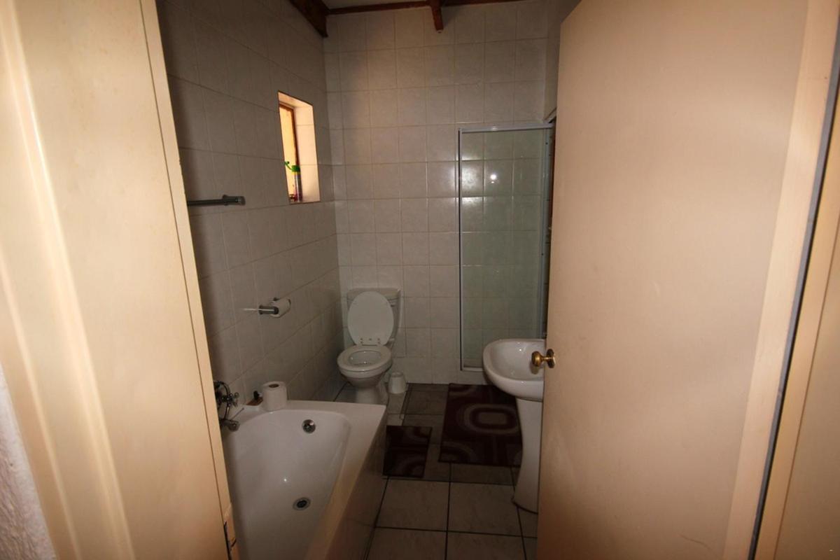 Ingwe Guesthouse Mbombela Buitenkant foto